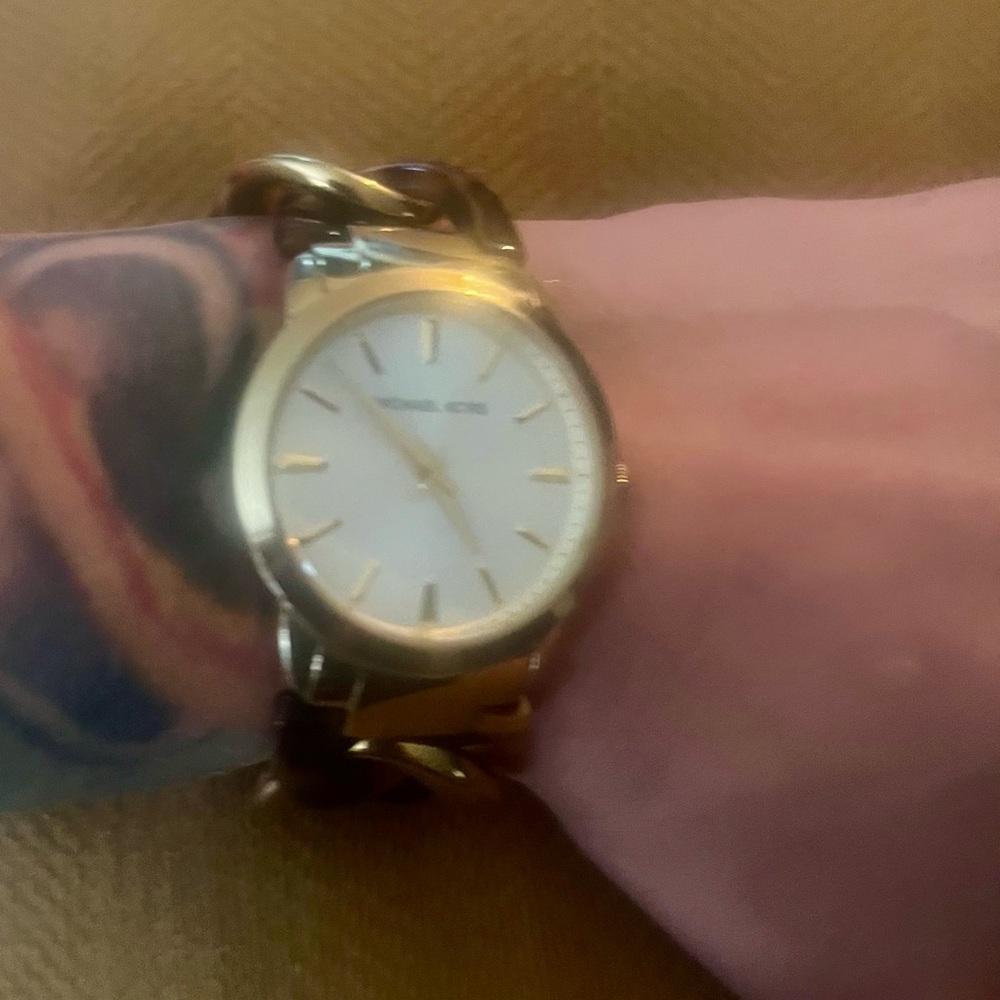 Michael Kors Gold Chain Link Watch - Picture 6 of 10